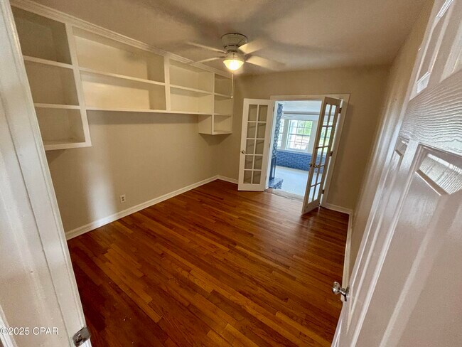 Building Photo - 1206 Buena Vista Blvd