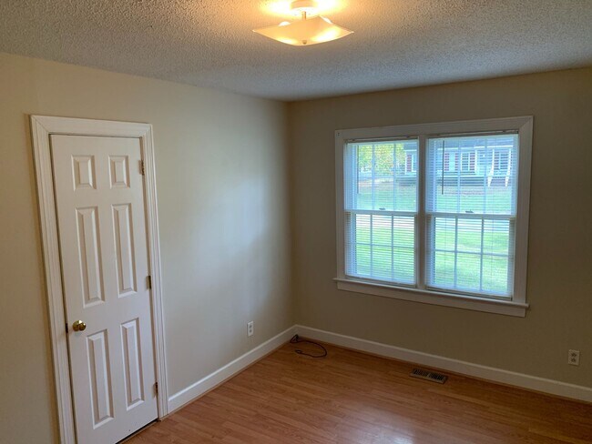 Building Photo - 3 Bedroom House-Nash Co