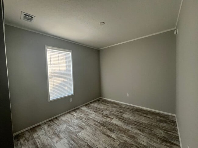 Building Photo - 36 Eland Dr