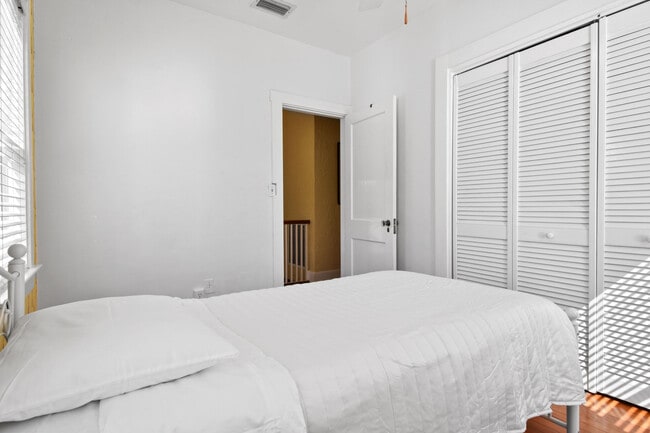 Building Photo - 194 Almeria Rd