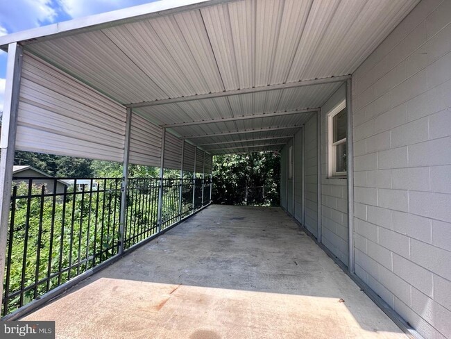 Building Photo - 4214 Evergreen Dr