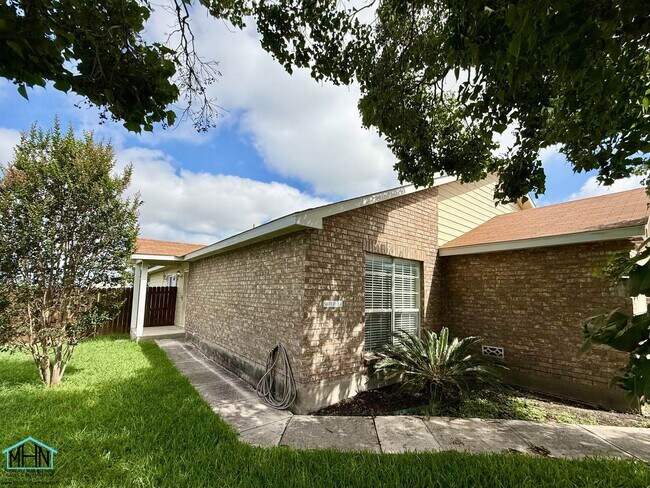 Building Photo - Bright & Beautiful 3-Bedroom 2-Bath Home Conveniently Located to FT SAM and Randolph AFB!
