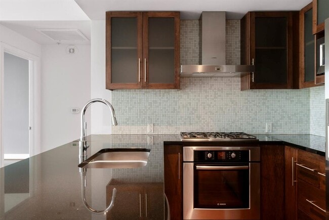 Building Photo - 300 Bowie St