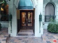 Building Photo - 630 S Kenmore Ave