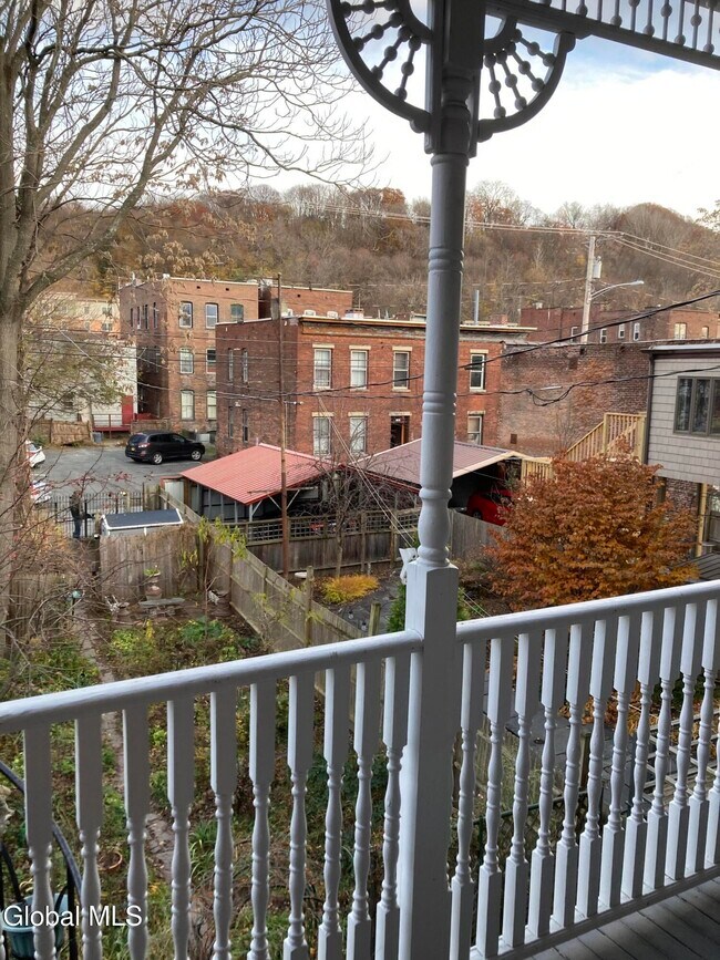 Building Photo - 162 4th St