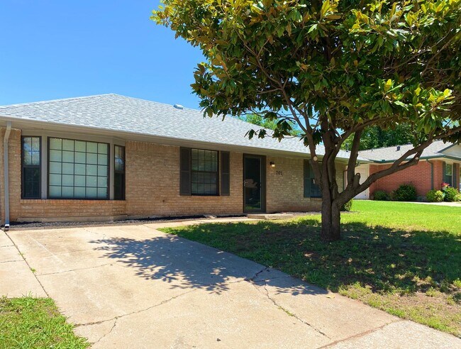 Primary Photo - COMING SOON!! Darling Edmond Rental!