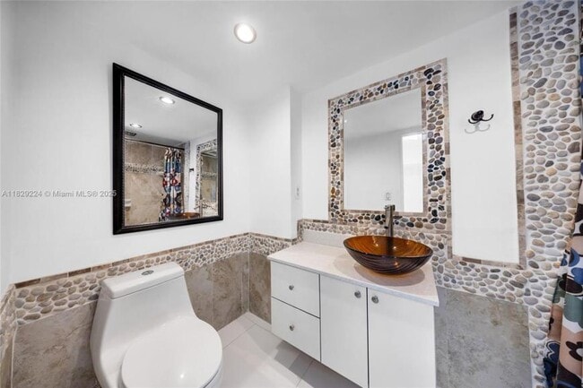 Building Photo - 2 bedroom in Miami FL 33179