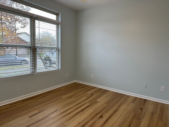 Building Photo - Beautiful 3 BR, 2 Bath House! Finished Garage, Fenced Backyard, Masterson Station Area