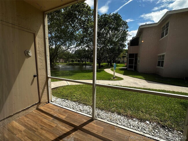Building Photo - 820 Cypress Park Way