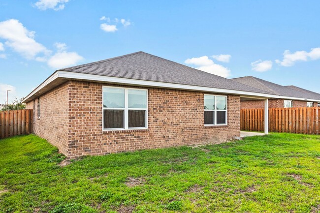Building Photo - Redstone Commons 4bed/2bath Available Now!