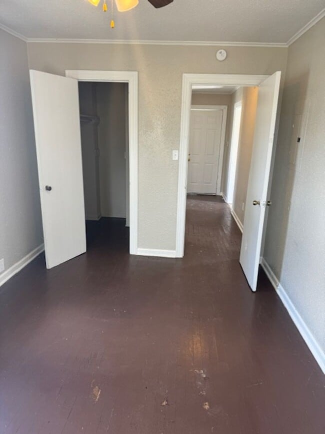 Building Photo - 1 Bd 1 Ba Garage Apartment