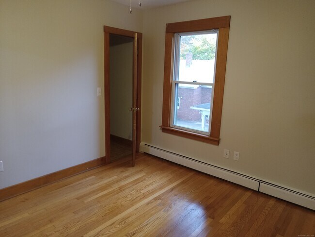 Building Photo - 109 S Cherry St
