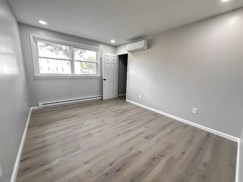 Building Photo - 287 Pierce St