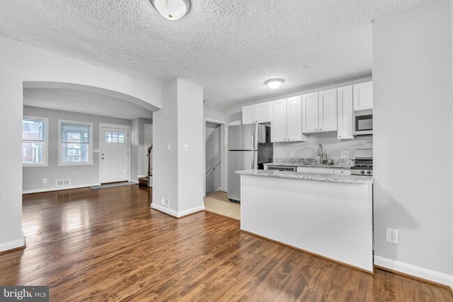 Building Photo - 3422 Dunran Rd