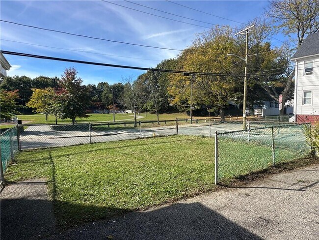 Building Photo - 24 Vale St