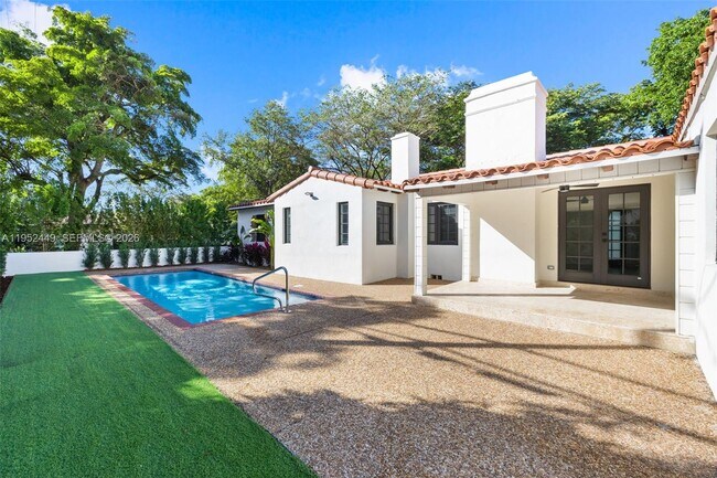 Building Photo - 3519 Toledo St