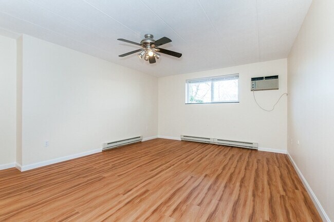 Building Photo - 43 Burnham St