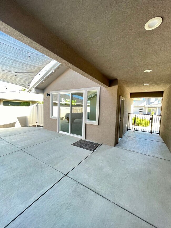 Building Photo - Flexible Living in North Ellensburg