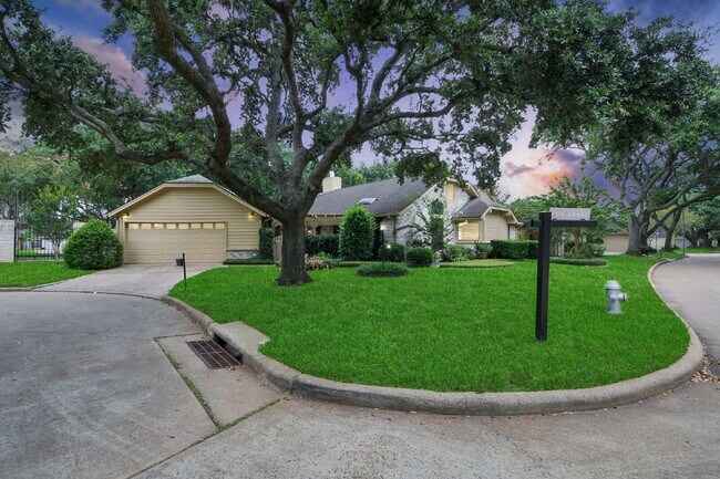 Building Photo - Freshly Remodeled Sugar Land Home with a Garden That Came Ready to Show Off