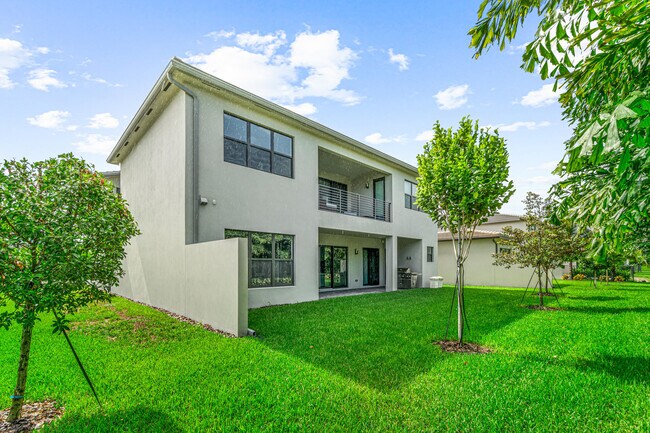 Building Photo - 17081 Five Waters Ave