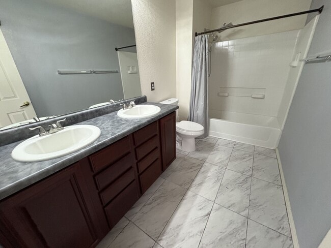 Building Photo - Convenient Location Three bedroom 2.5 baths 2 car garage