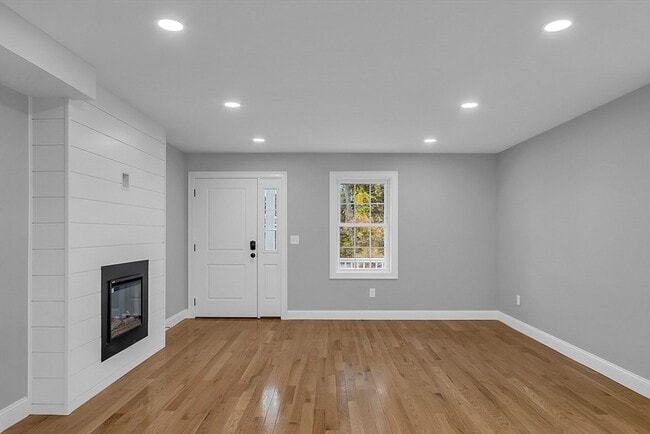 Building Photo - 74 Smith St