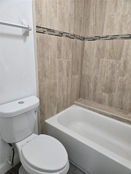 Building Photo - 3044 Antique Oaks Cir