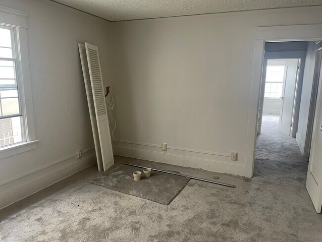 Building Photo - 120 N Berendo St