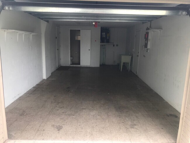 Building Photo - Beautiful 2 bedroom / 2 bath available now!