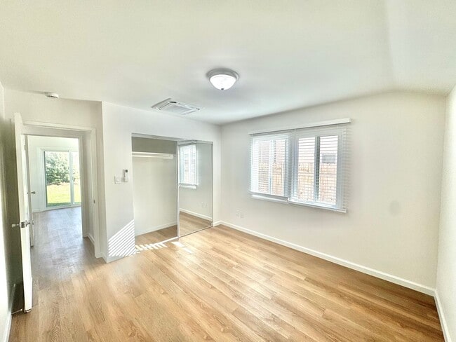 Building Photo - Beautifully Remodeled 4bd/2.5ba CLAIREMONT Home! Fenced yard, garage, PET friendly!