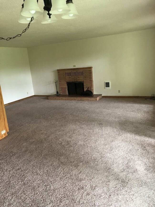 Building Photo - 800 NE 15th St