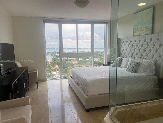 Building Photo - 4775 Collins Ave