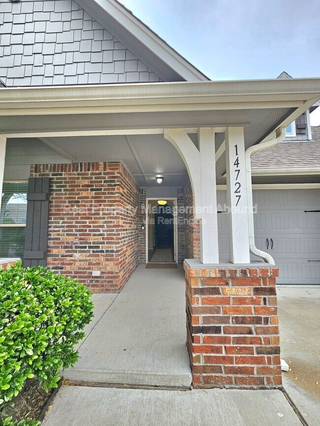 Building Photo - 14727 S Urbana Ave
