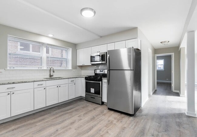 Building Photo - 5358 S Narragansett Ave