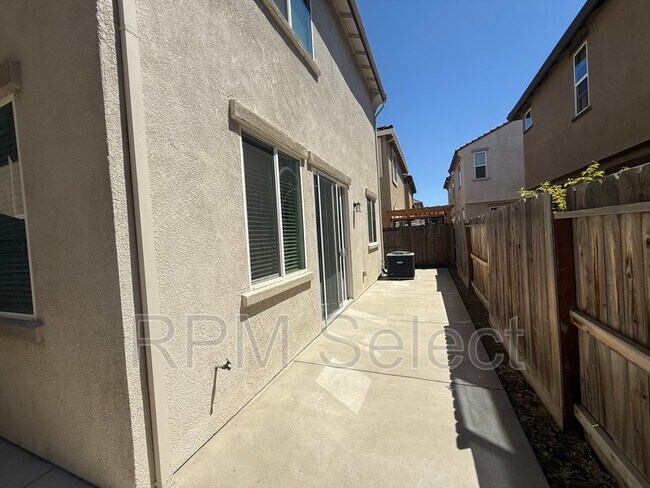 Building Photo - 3654 el Dala Ln