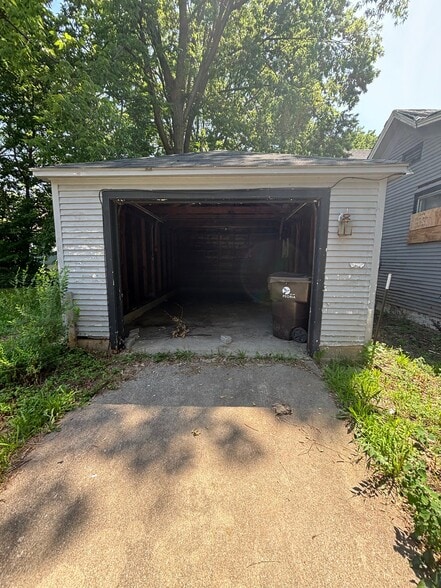Building Photo - 1319 W Aiken Ave