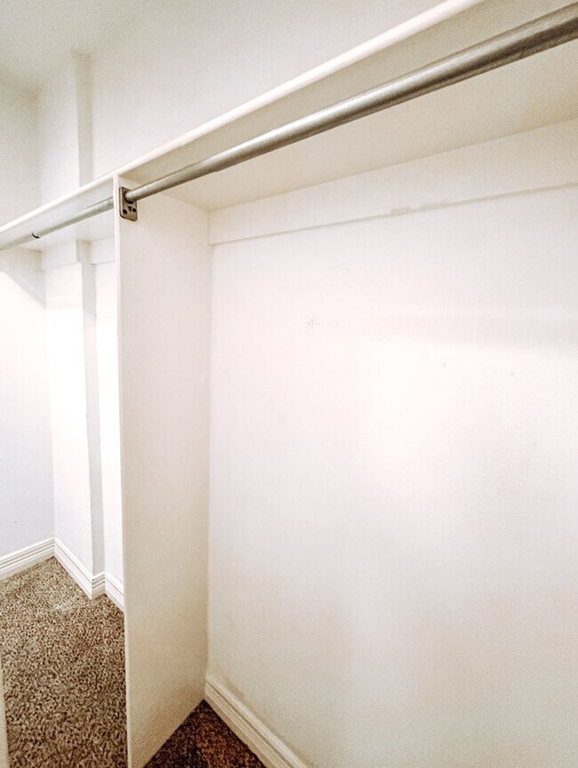 Building Photo - ** Move-in Special** Beautiful Townhome in...