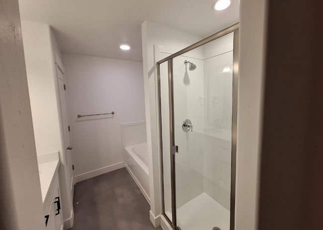 Building Photo - 4 bedroom/2.5 bathroom Townhome in Eagle Mountain