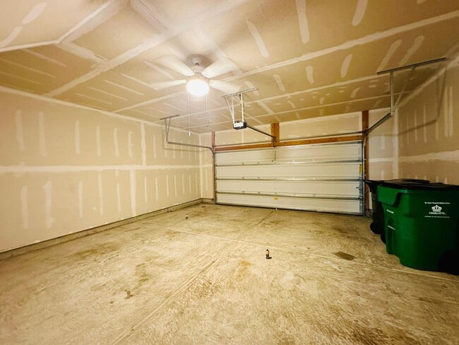 Building Photo - 10325 Solar Way