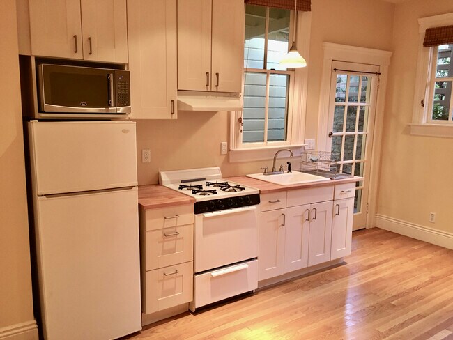 Kitchen - 1528 Fulton Street