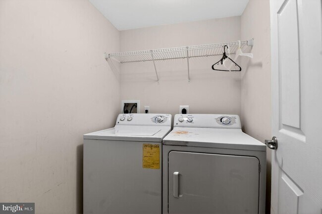 Building Photo - 2102 Congresbury Pl