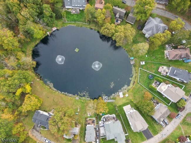 Building Photo - 15 Lake Rd