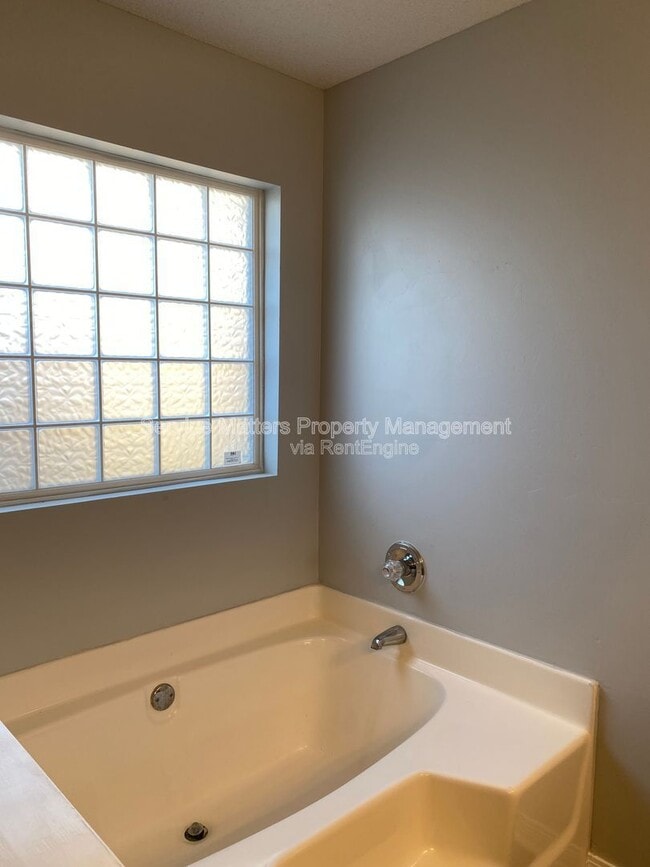 Building Photo - 5939 Ashton Woods Cir