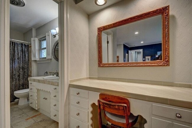 Building Photo - 1708 Windoak Dr