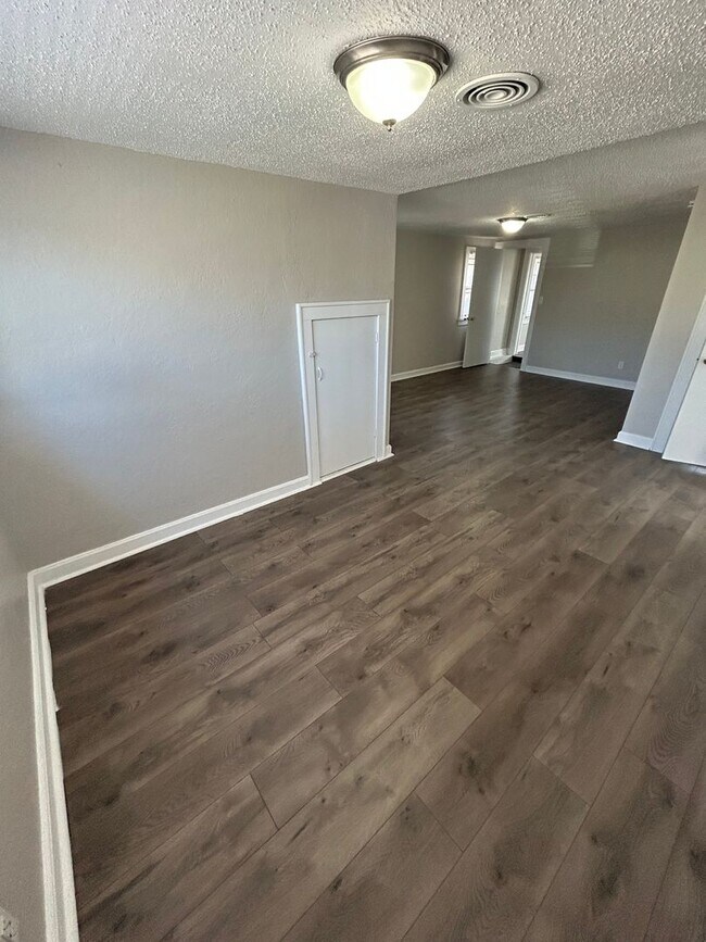 Building Photo - Spacious 4 Bed, 2 Bath Home in Prime Rockhill/Plaza Area Location