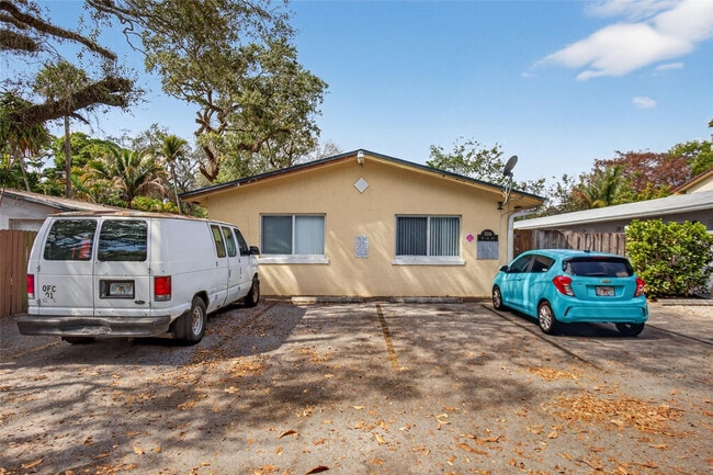 Building Photo - 709 SW 13th Ave