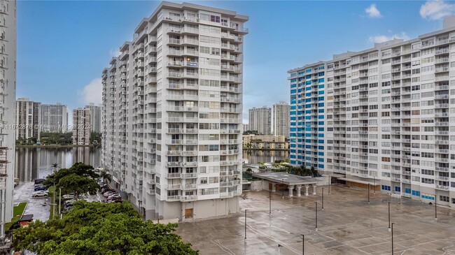 Building Photo - 18051 Biscayne Blvd