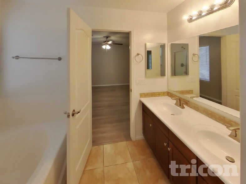 Building Photo - 25760 W Valley View Dr