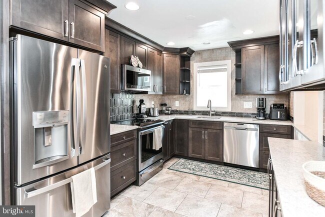 Primary Photo - 3345 5th St S