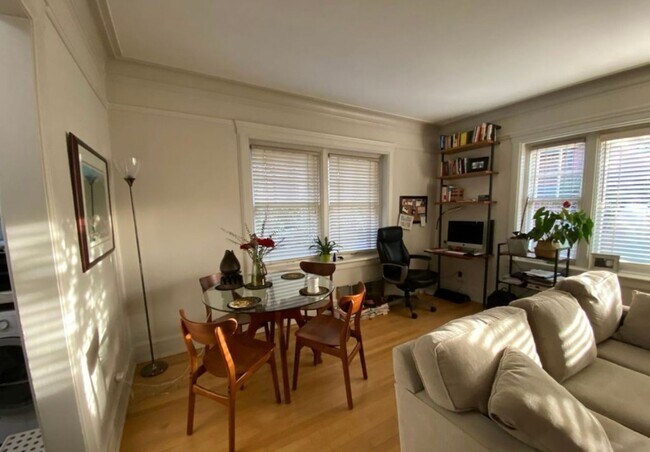 Building Photo - Timeless Queen Anne Condo with Modern Amen...